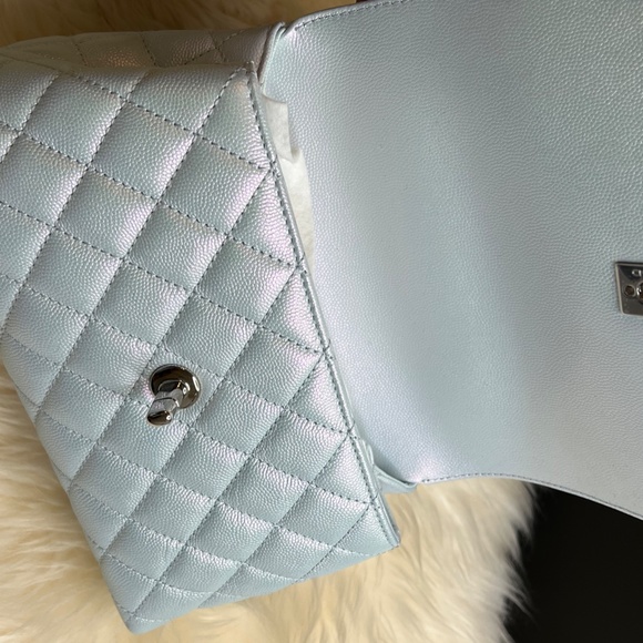 ❌nfs❌ Chanel Iridescent Light Blue Caviar Rainbow Hardware Small Coco Handle - Picture 9 of 11